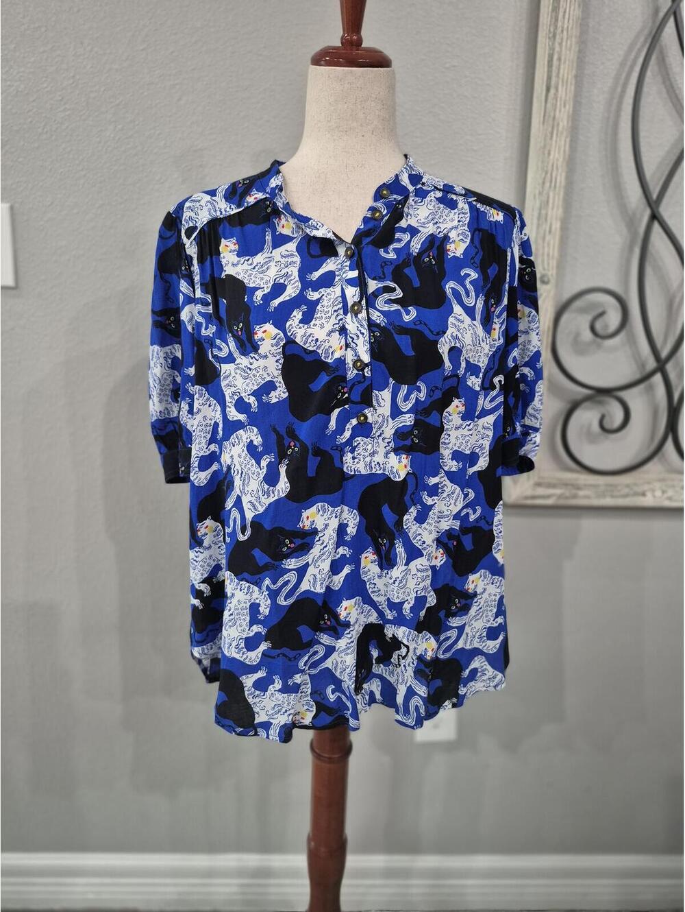 Emily Isabella New Botton Shirt Size Medium - Picture 2 of 9